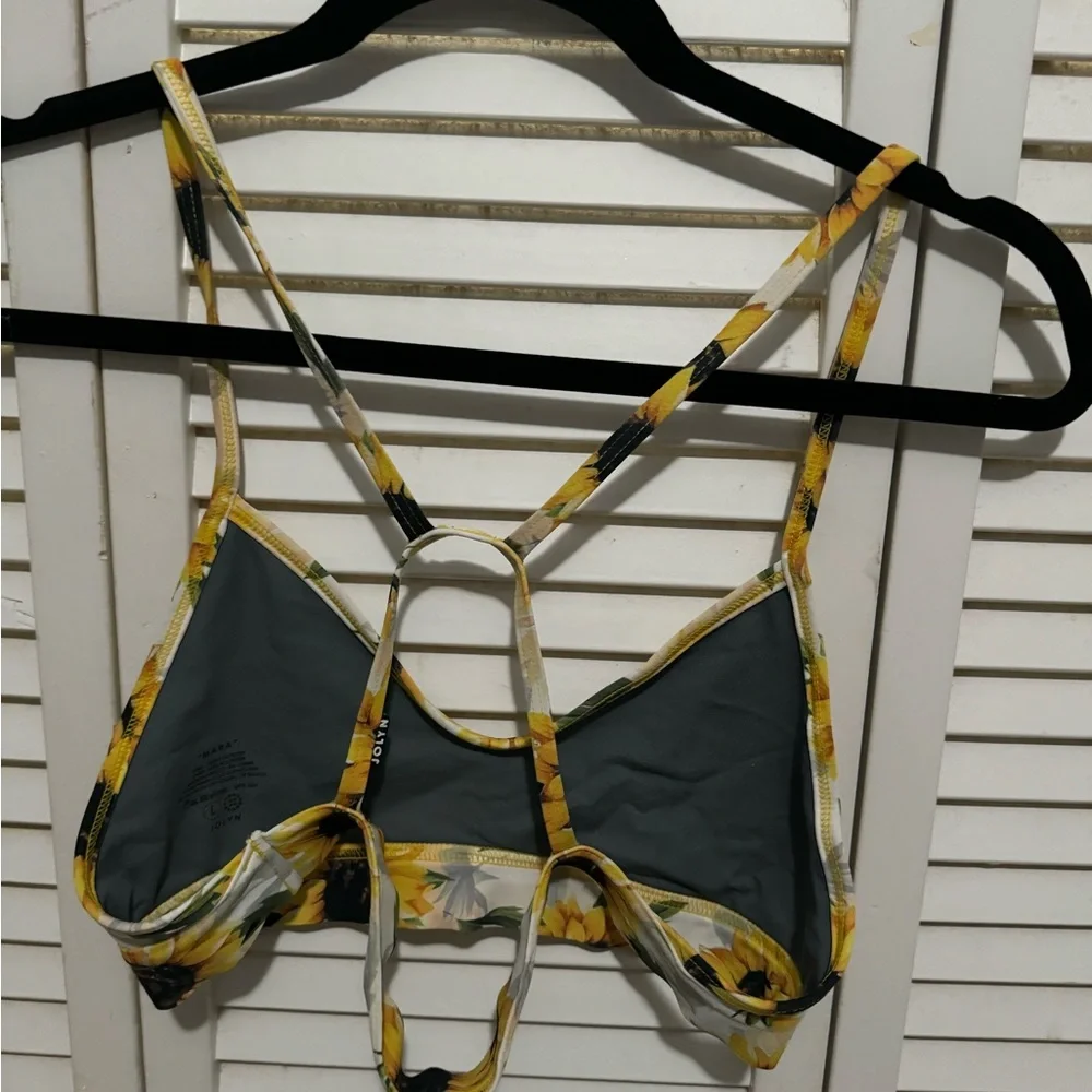 Jolyn Mara top Sunflower print (L) - Picture 2 of 3